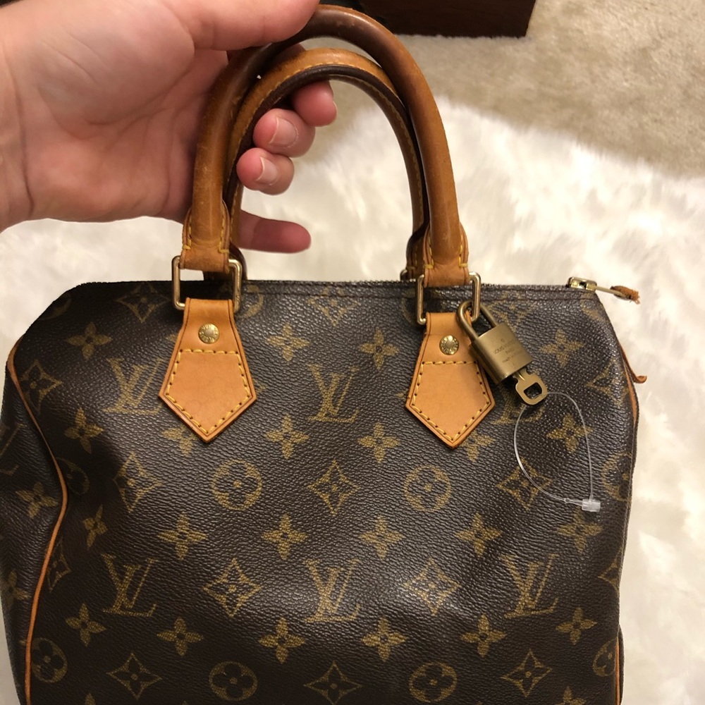 Louis Vuitton speedy 25 Authentic